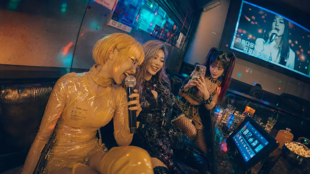 Burning Fruit Girls — Hami, Ning, Grape: KARAOKE SIGNAL. Off-duty record at District 7 karaoke room.