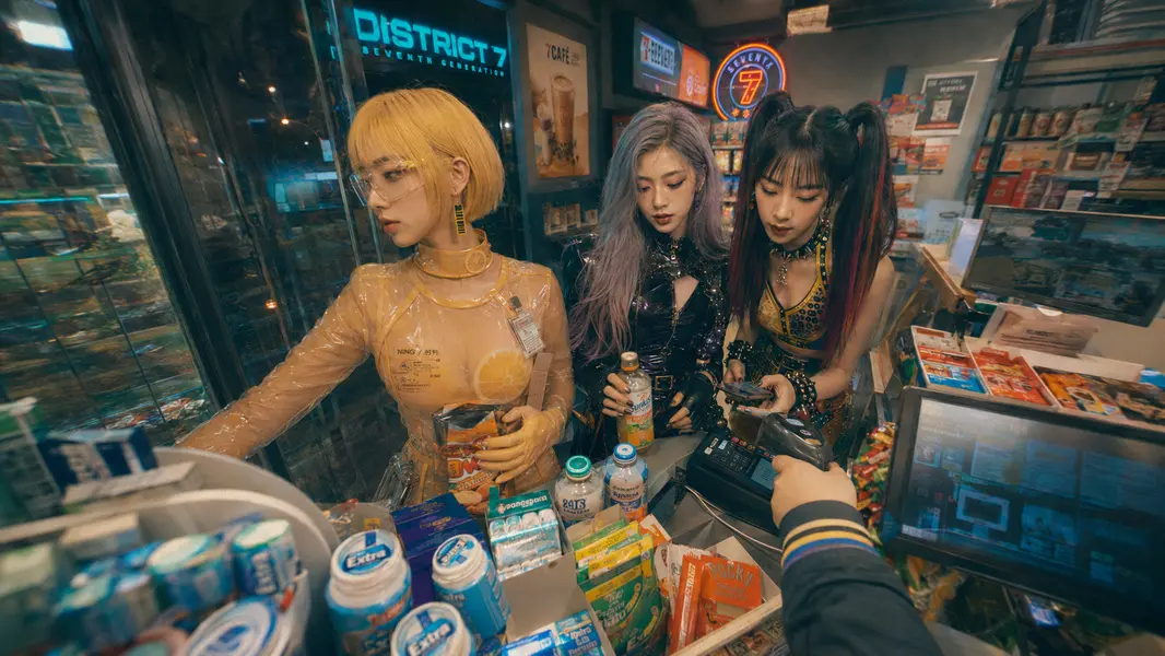 Burning Fruit Girls — Hami, Ning, Grape: NIGHT SHOPPING. Off-duty record at District 7 convenience store.